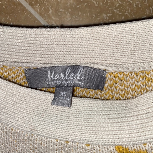 Feel like a star in this warm sweater with cream background and gold stars XS - Picture 3 of 5